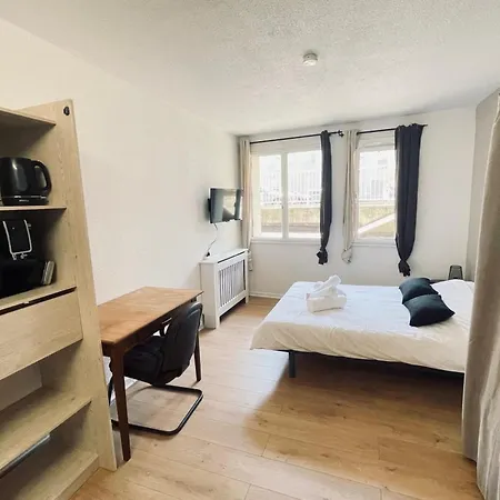 Of 21m 2 Near The Heart Of *